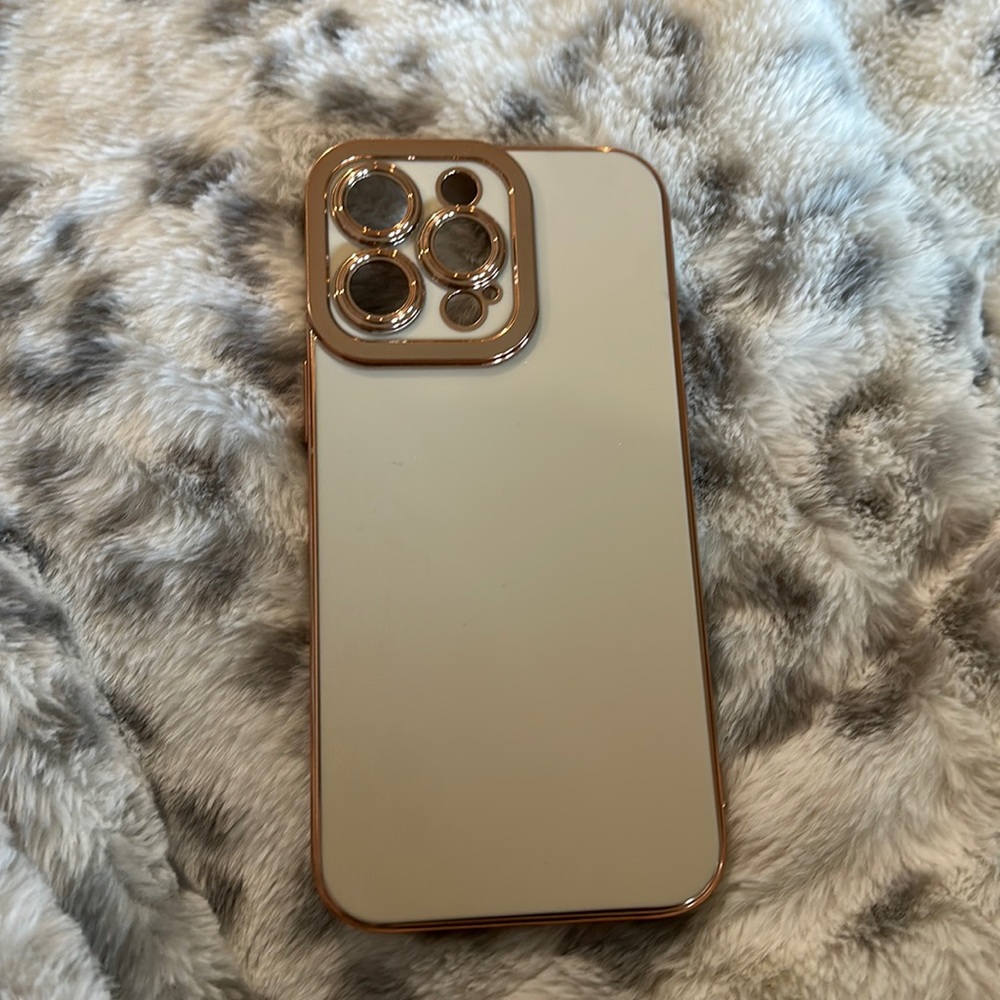 I’m selling an iPhone 14 pro max case in beige and gold in good condition.